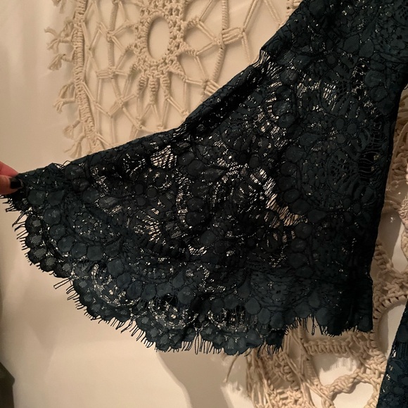 MinkPink Large Off the Shoulder Dress - Picture 3 of 4